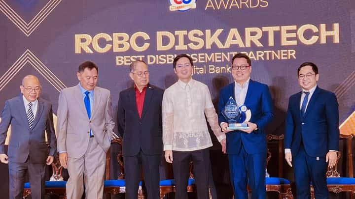 (From left) SSS EVP Voltaire Agas, SSS president and CEO Rolando Macasaet, Department of Labor and Employment Secretary Bienvenido Laguesma, Civil Service Commission chairperson Karlo Nograles, RCBC executive vice president and Chief Innovation and Inclusion officer Lito Villanueva and RCBC vice president Michael Cruz.