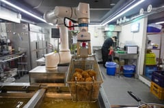 Robot fried chicken: entrepreneur seeks to improve S. Korea’s favorite food