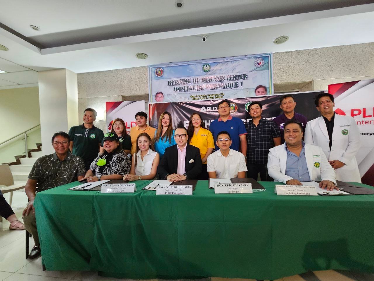 Officials and representatives from the Parañaque City LGU, OSPAR and PLDT Enterprise come together after the ceremonial signing of their partnership, among them 1st District Congressman Edwin Olivarez, PLDT business head Vincent Rodriquez, Mayor Eric Olivarez, hospital director Dr. Jefferson Pagsisihan and Vice Mayor Joan Villafuerte. | PHOTOGRAPH COURTESY OF PLDT