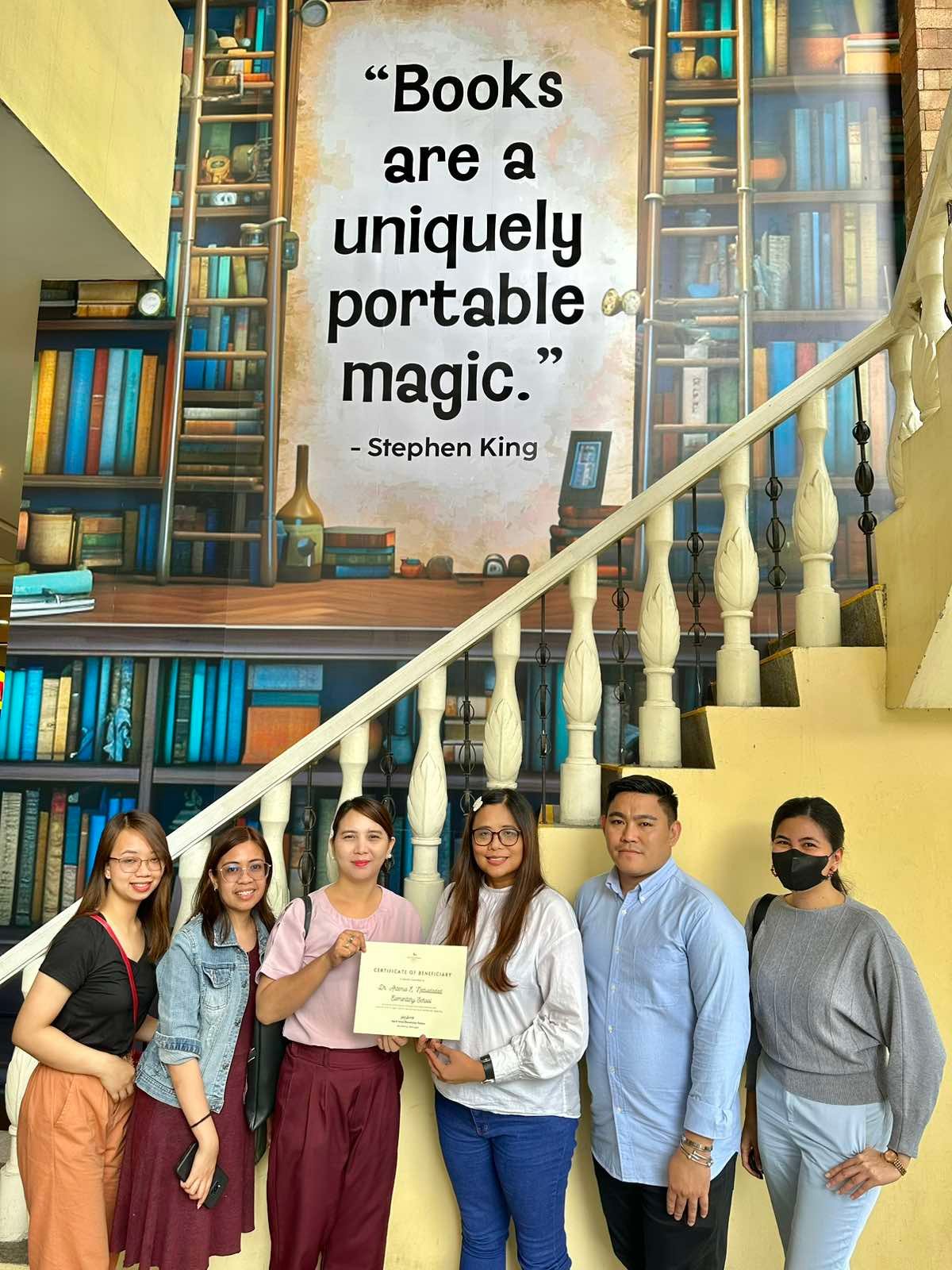Mall holds book drive for Taguig elementary school
