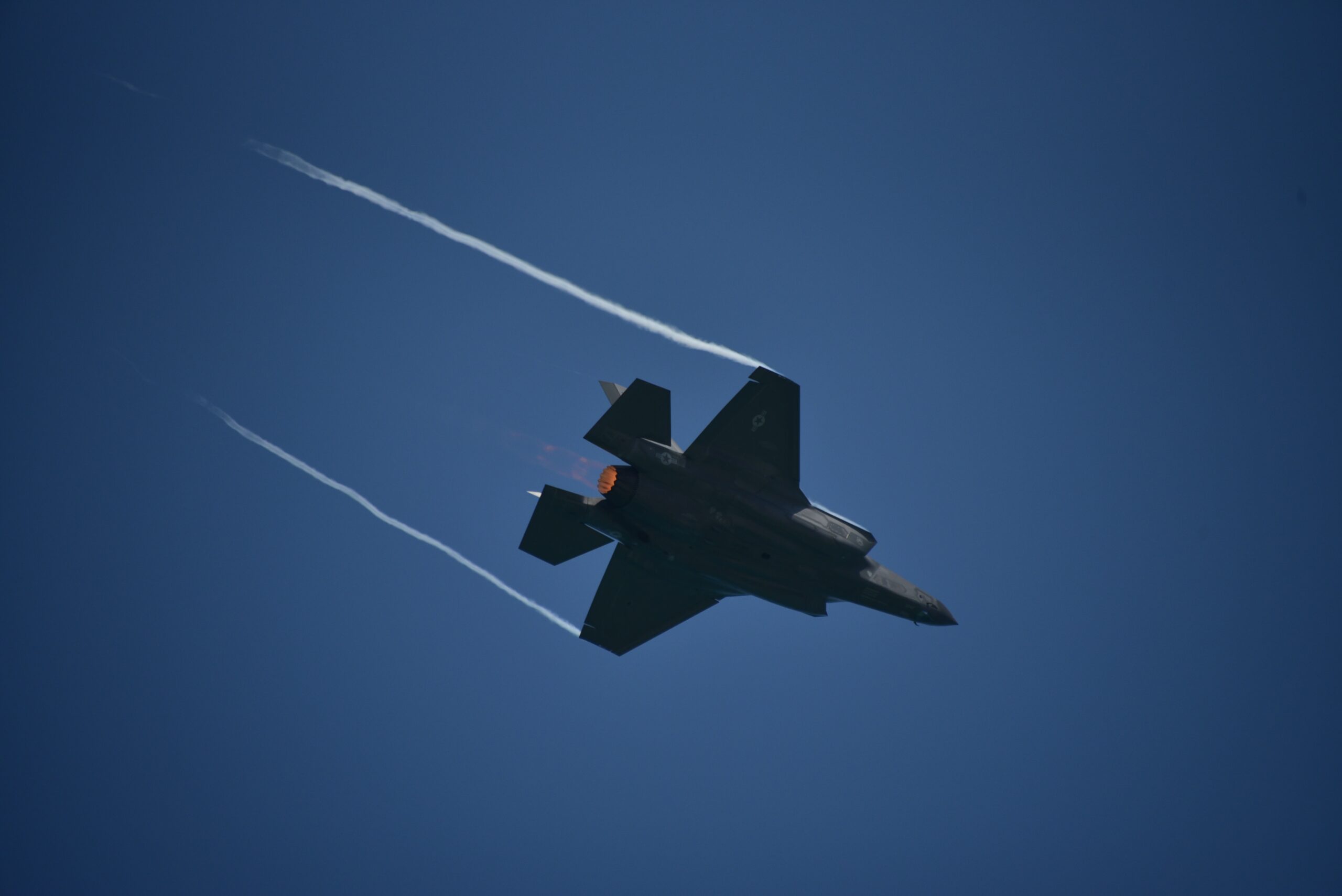 US F-35s arrive in Puerto Rico amid rising tensions with Venezuela