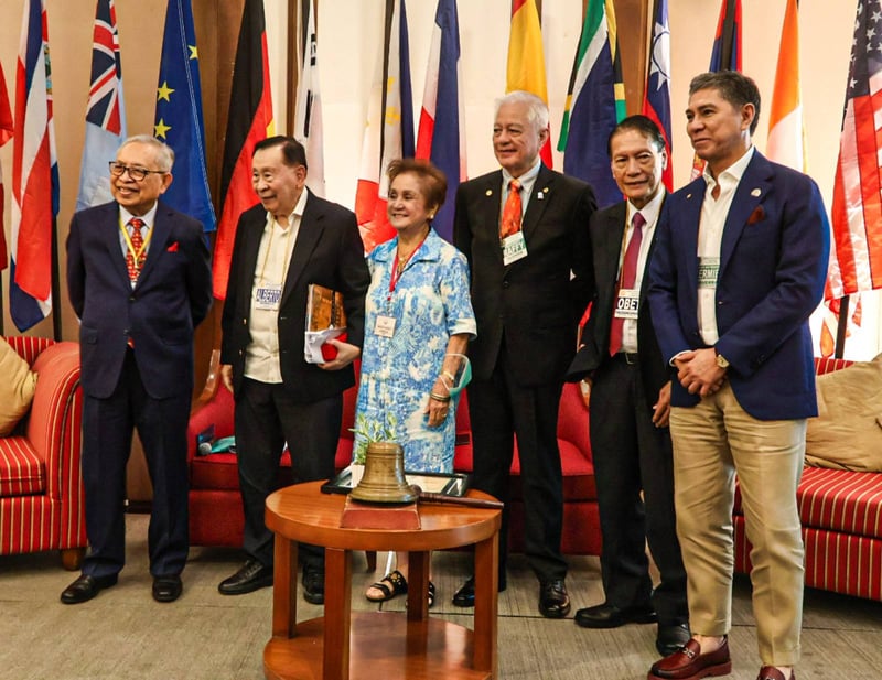 Rotary Club of Manila  welcomes back Alberto Romulo