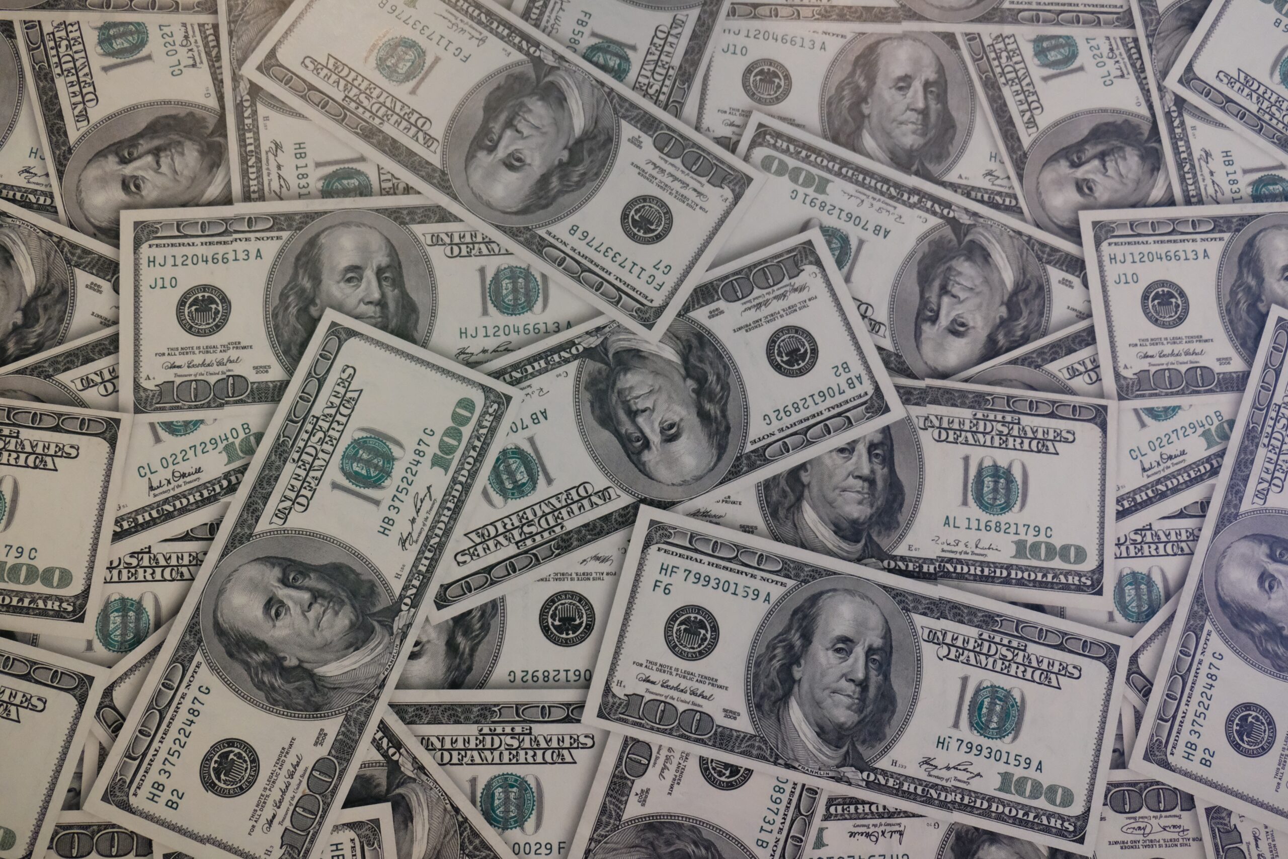 Central banks in no rush to cut interest rates