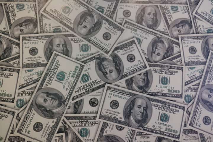 Central banks in no rush to cut interest rates