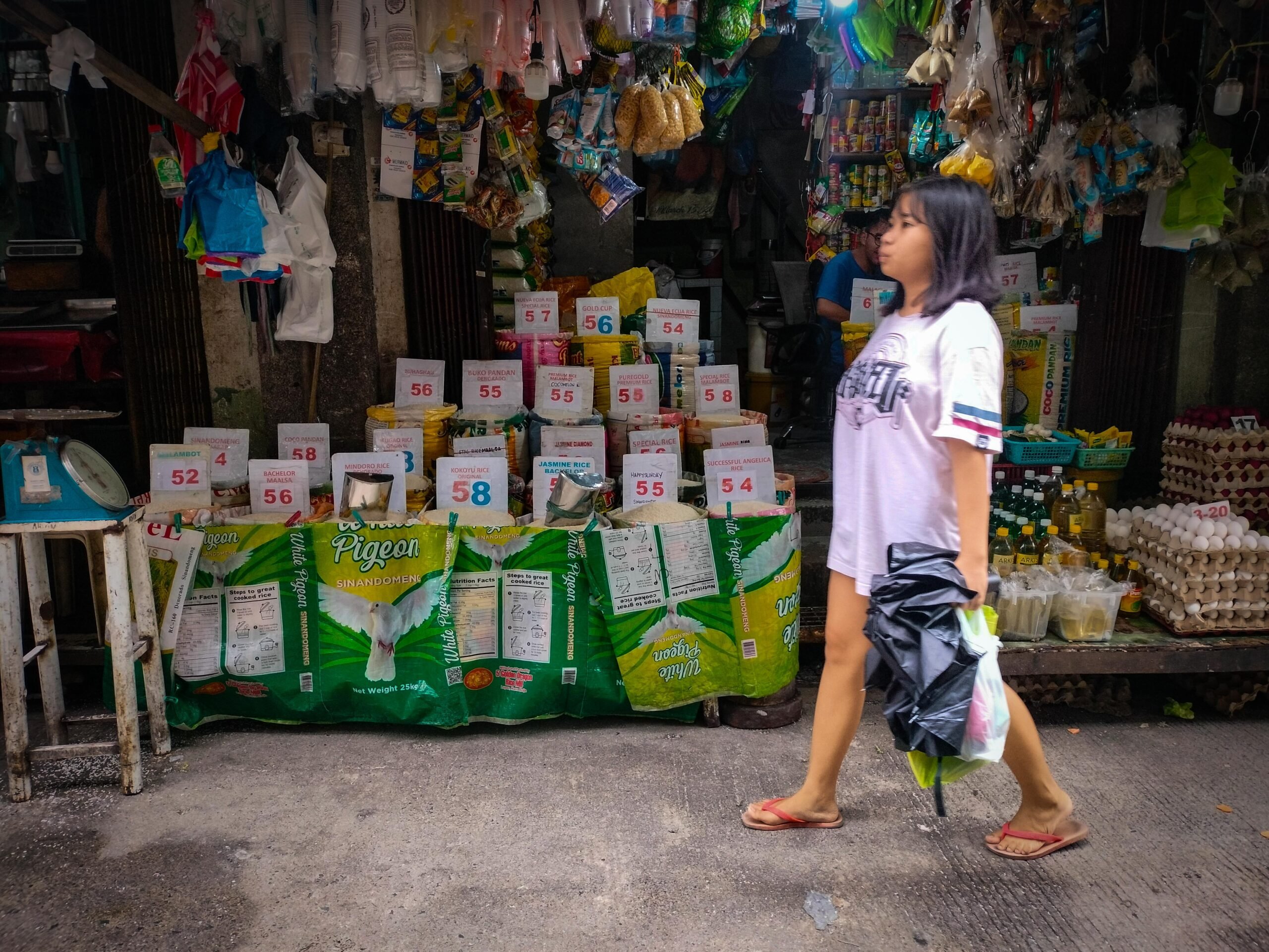 DTI warns criminal charges vs. rice hoarders, profiteers