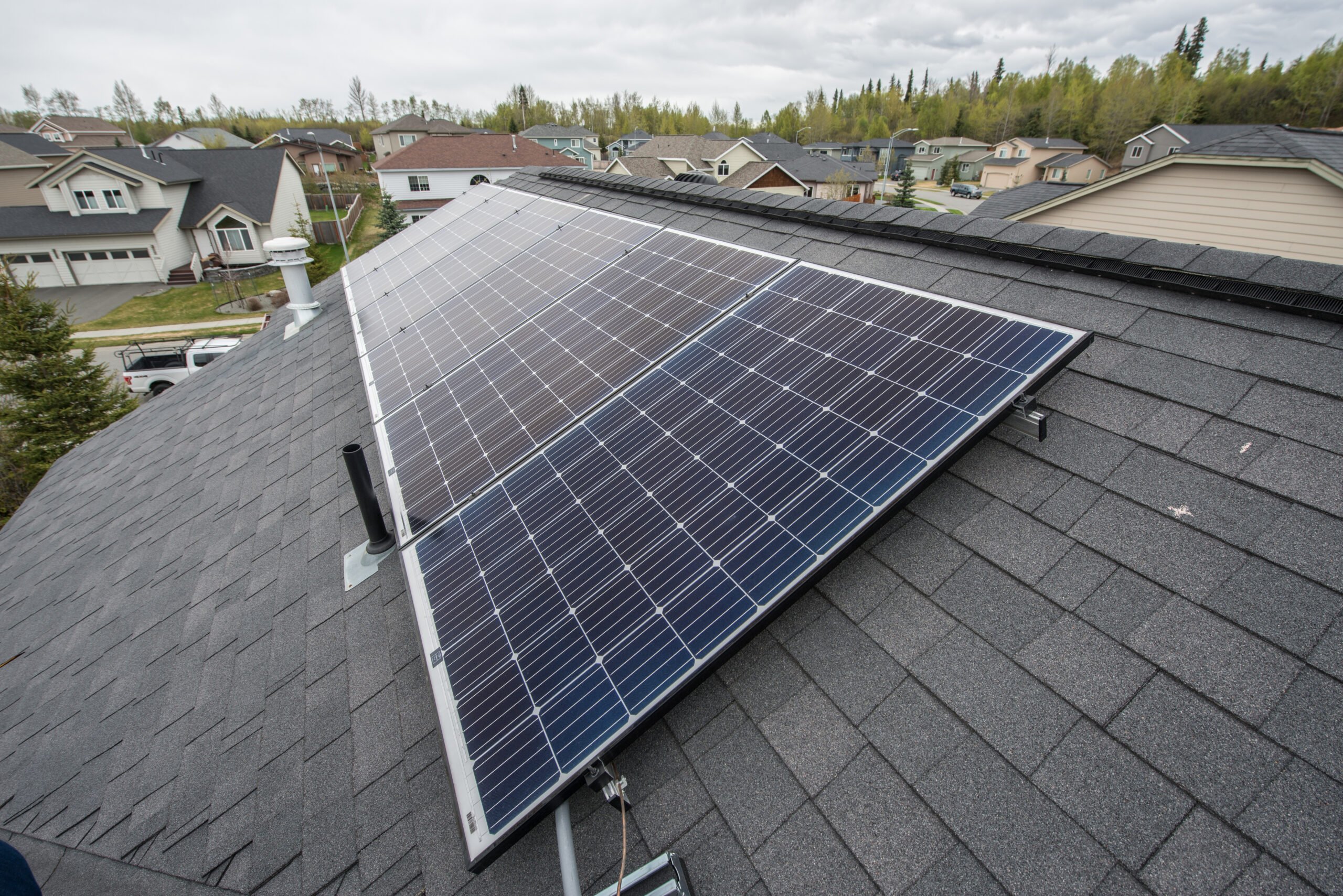 Cebu joins DOE initiative for solar-powered public buildings