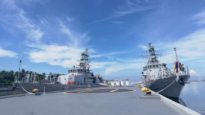 The newly christened and commissioned BRP Valentine Diaz (PS177) and BRP Ladislao Diwa (PS178)
(Photo by Lade Kabagani)