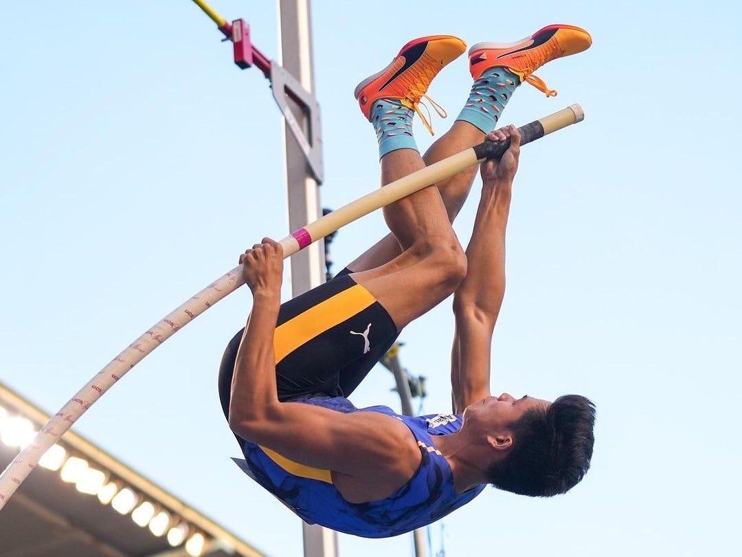 Obiena takes Diamond League silver as Duplantis sets new world record