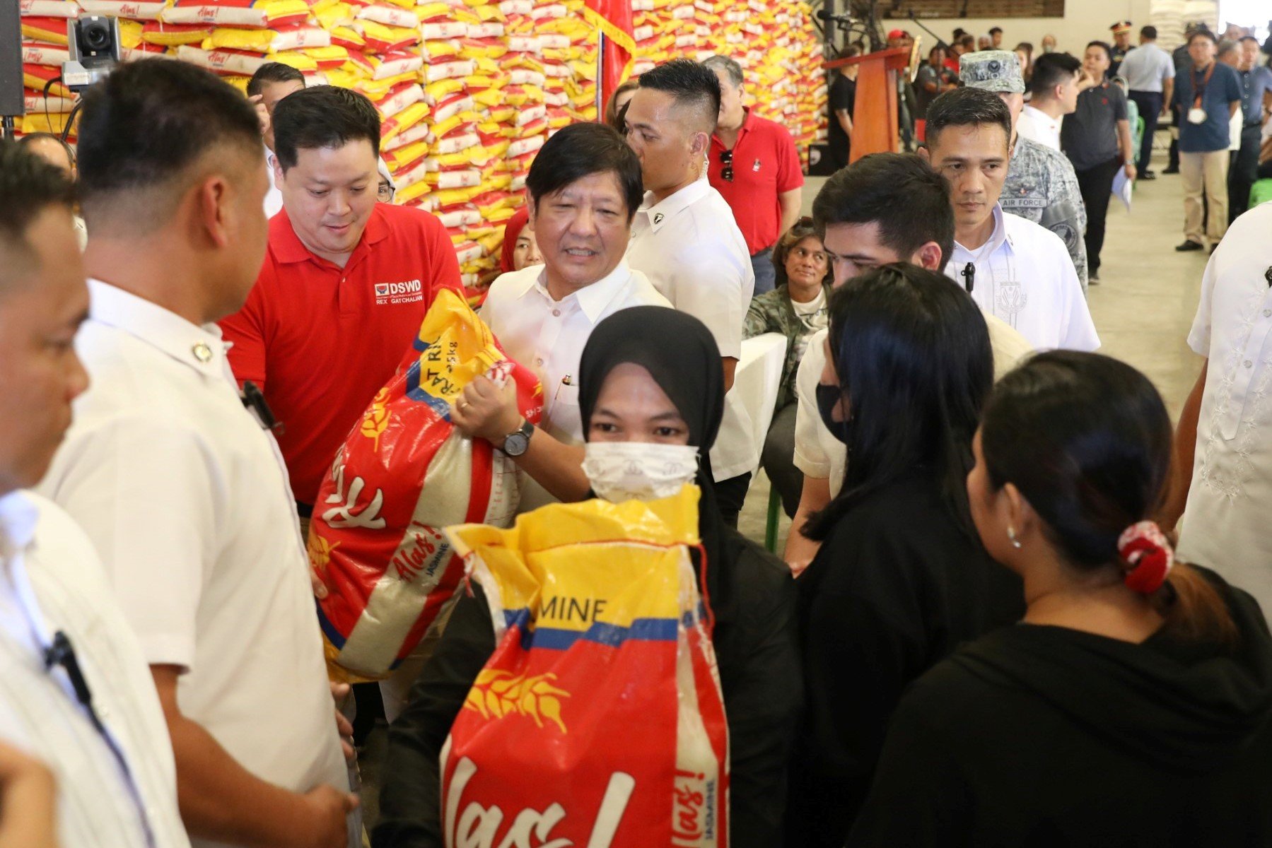 PBBM, DSWD chief lead distribution of confiscated Jasmine rice in Zamboanga