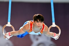 Yulo misses floor exercise podium in world championships