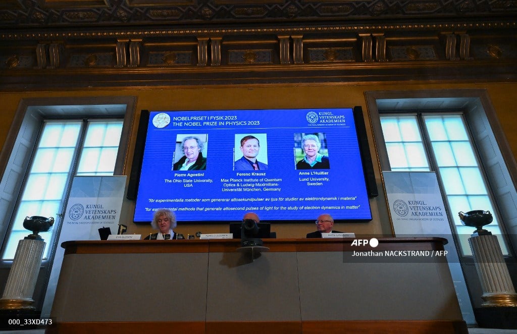 Trio wins physics Nobel for illuminating electrons
