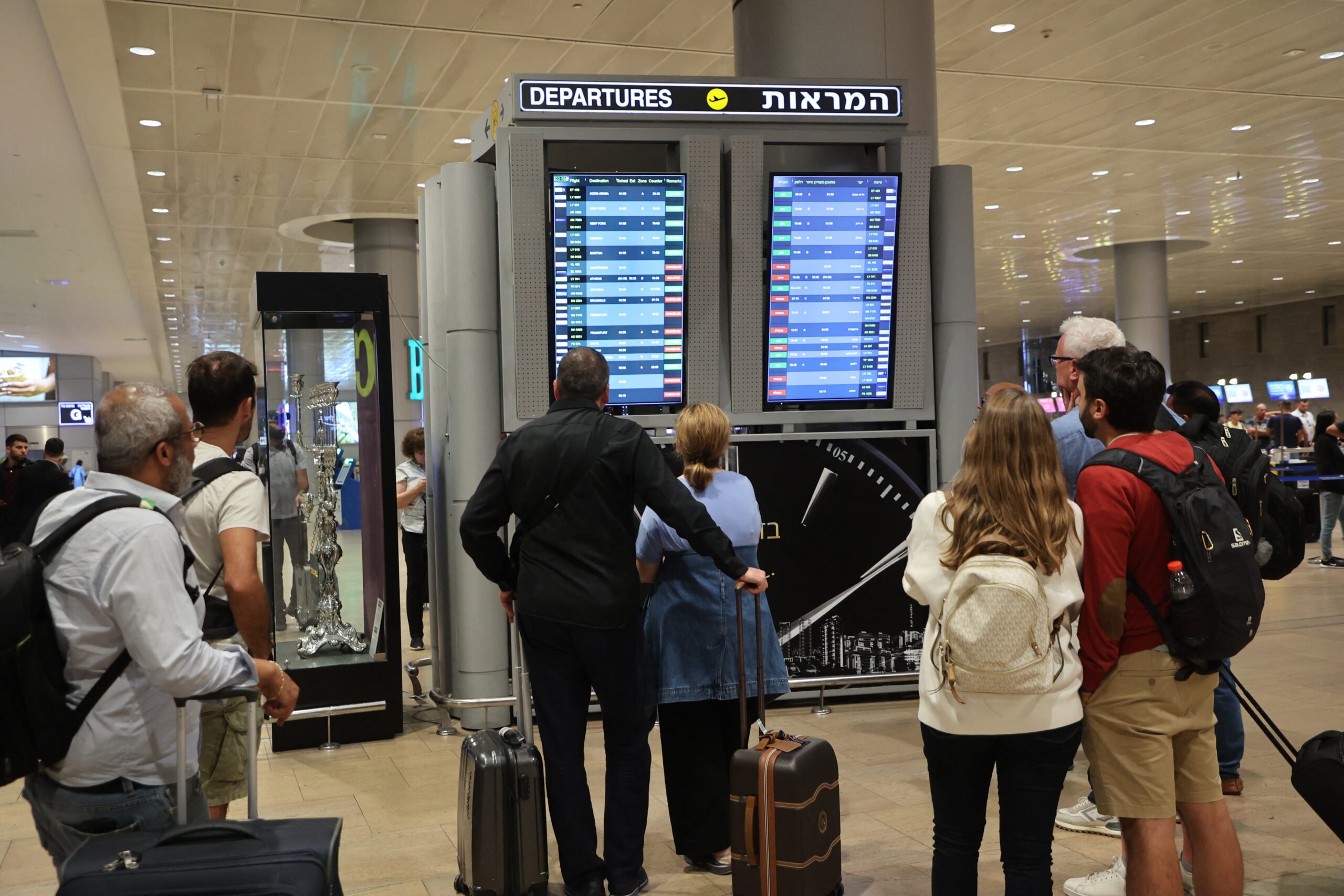 Major airlines cancel dozens of flights to Tel Aviv