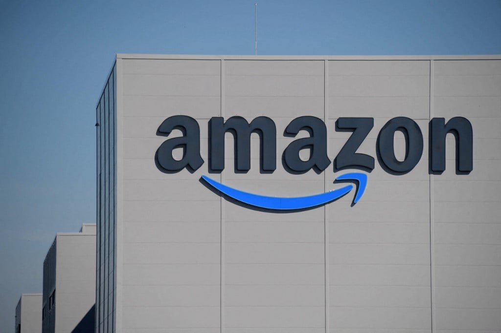 Tech titan Amazon sees profit climb as cloud promises boon