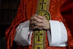 Spain’s Catholic bishops apologize after report of 200,000 abused