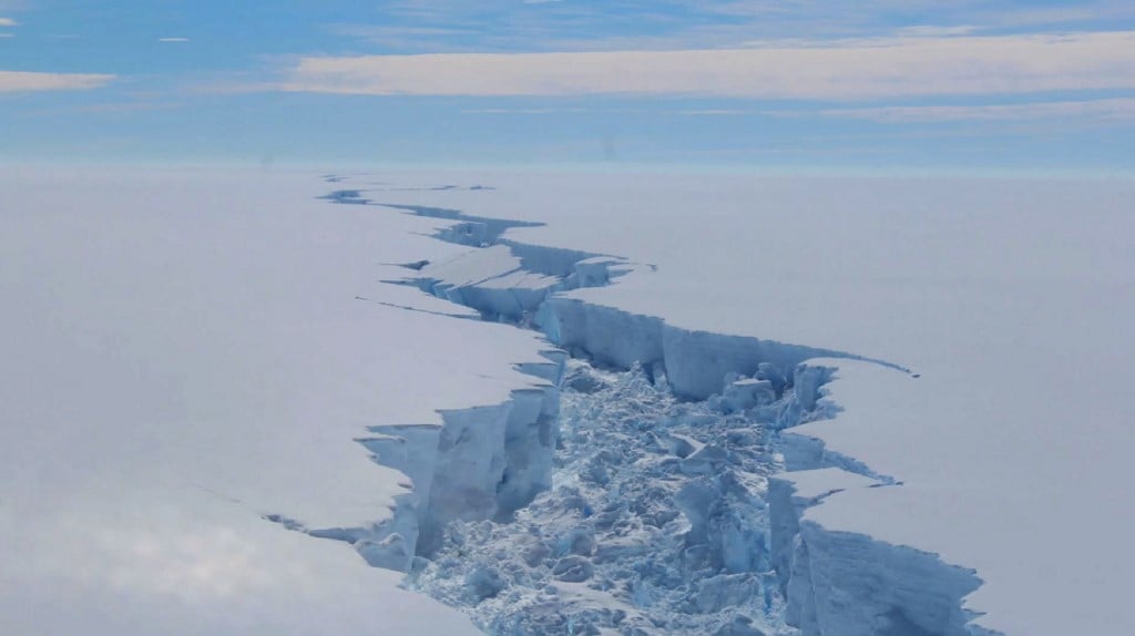 ‘Frozen in time’ landscape discovered under Antarctic ice