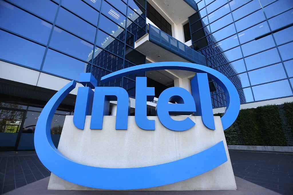 Chip maker Intel beats earnings expectations as it pursues rivals