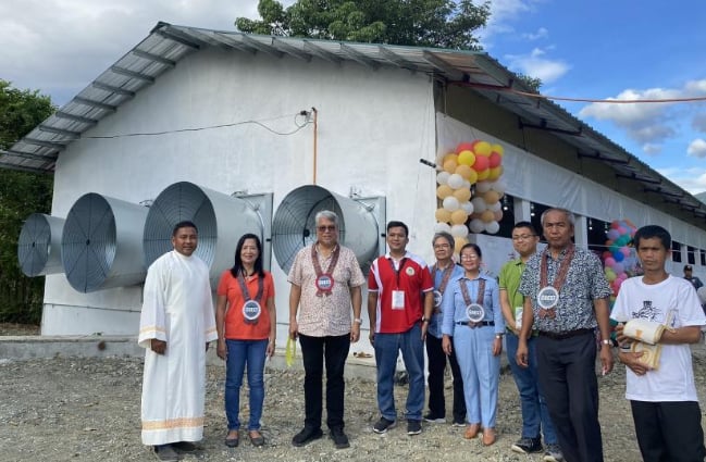 Agriculture Undersecretary Deogracias Victor Savellano (third from left) leads the launch of biosecure Swine Multiplier Techno-Demo Farm in Natividad, Pangasinan. | Photograph courtesy of Department of Agriculture