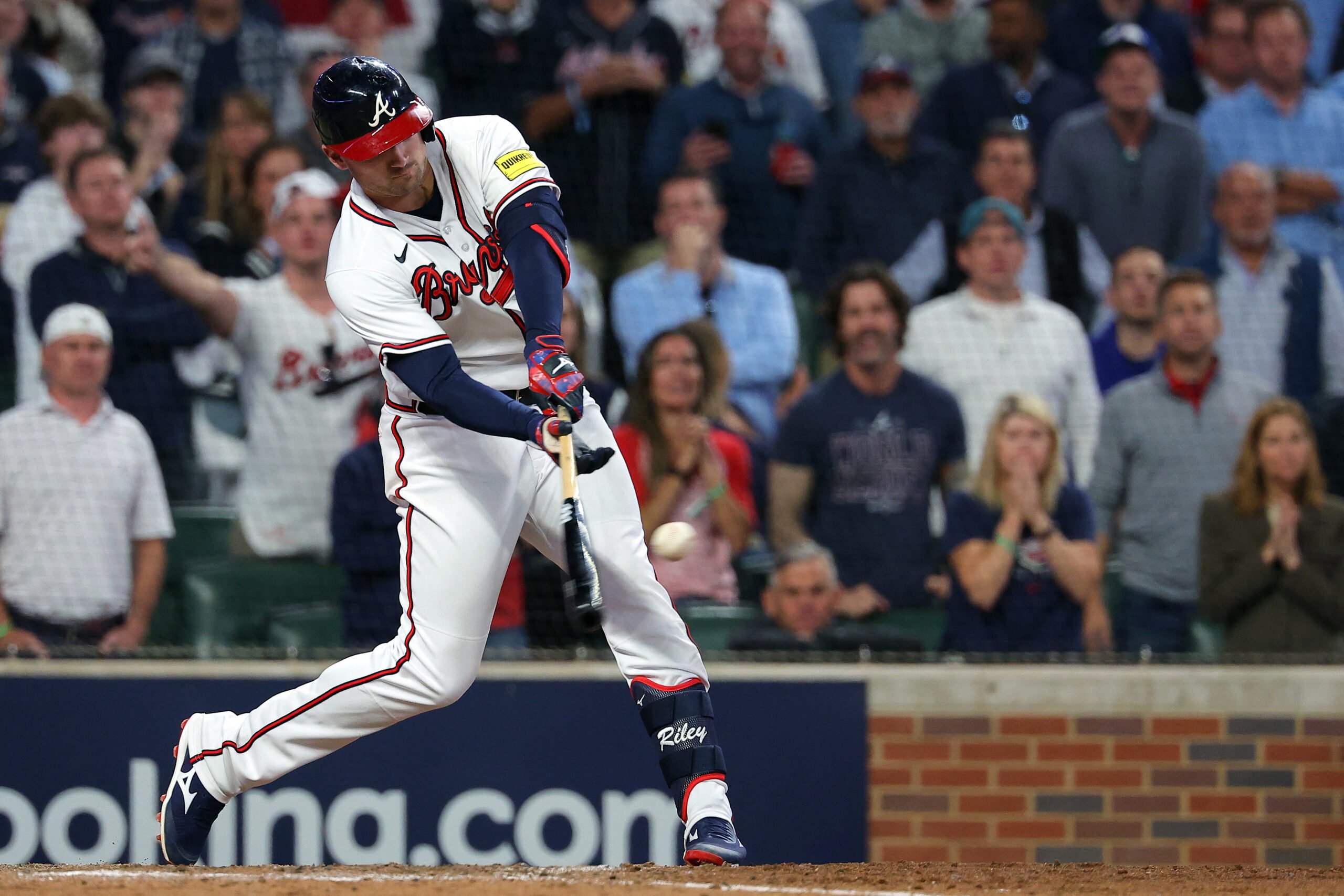 Riley homer powers Braves past Phillies