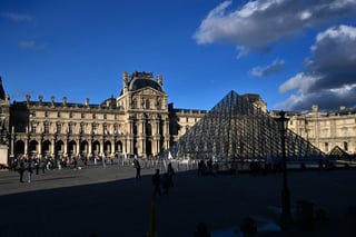 Louvre stays closed as France hunts jewel thieves
