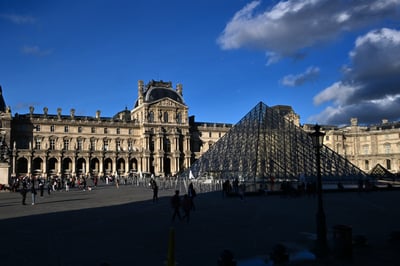 Louvre stays closed as France hunts jewel thieves