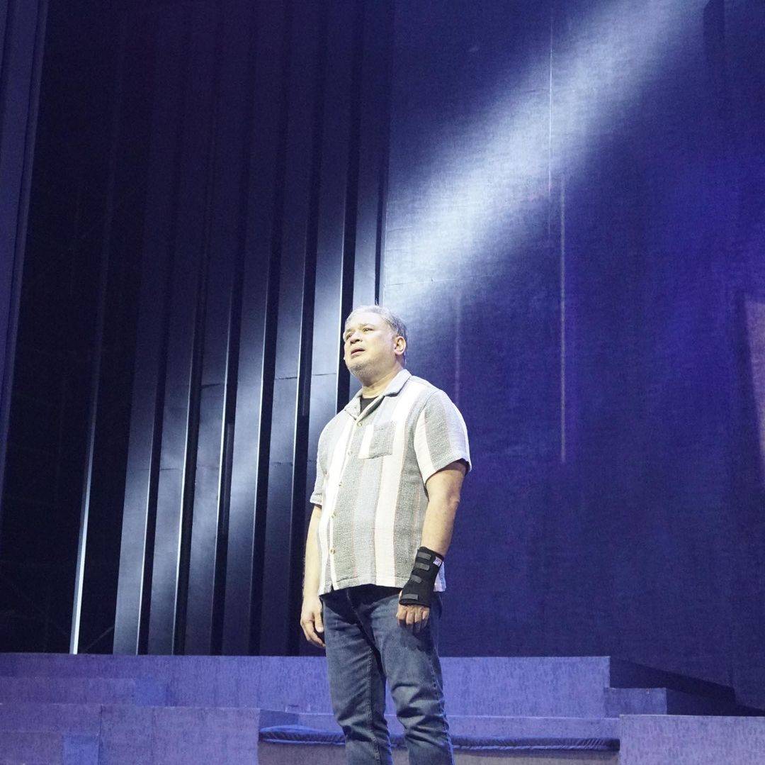 Ricky Davao as Leo.(PHOTOGRAPHS COURTESY OF SILVER LINING MUSICAL)