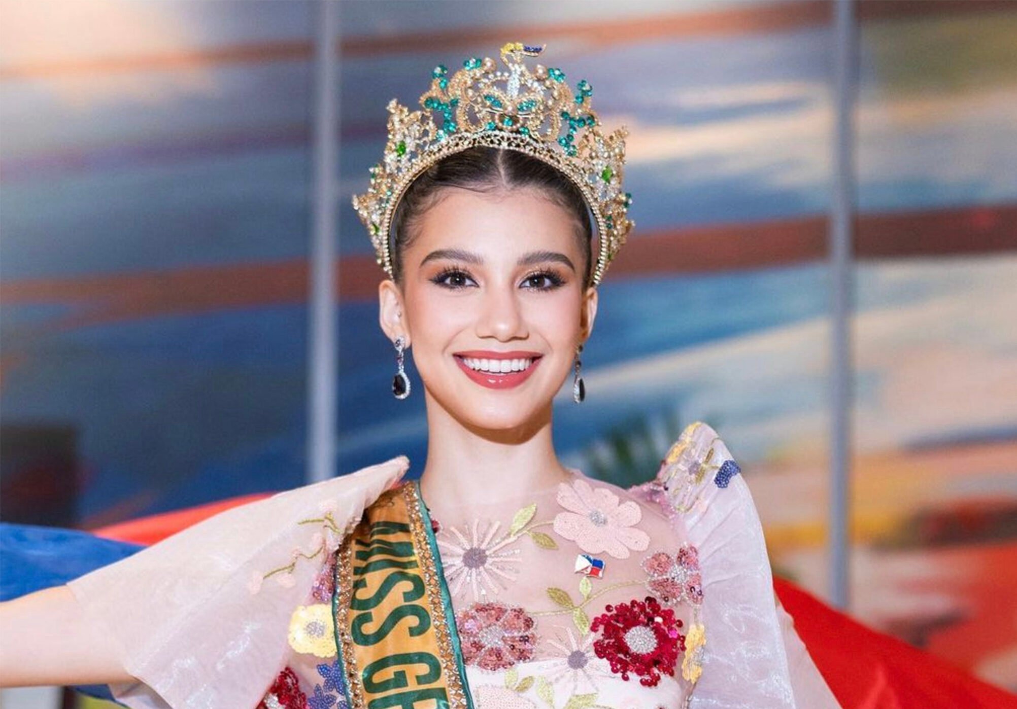 Go get that crown, Nikki!