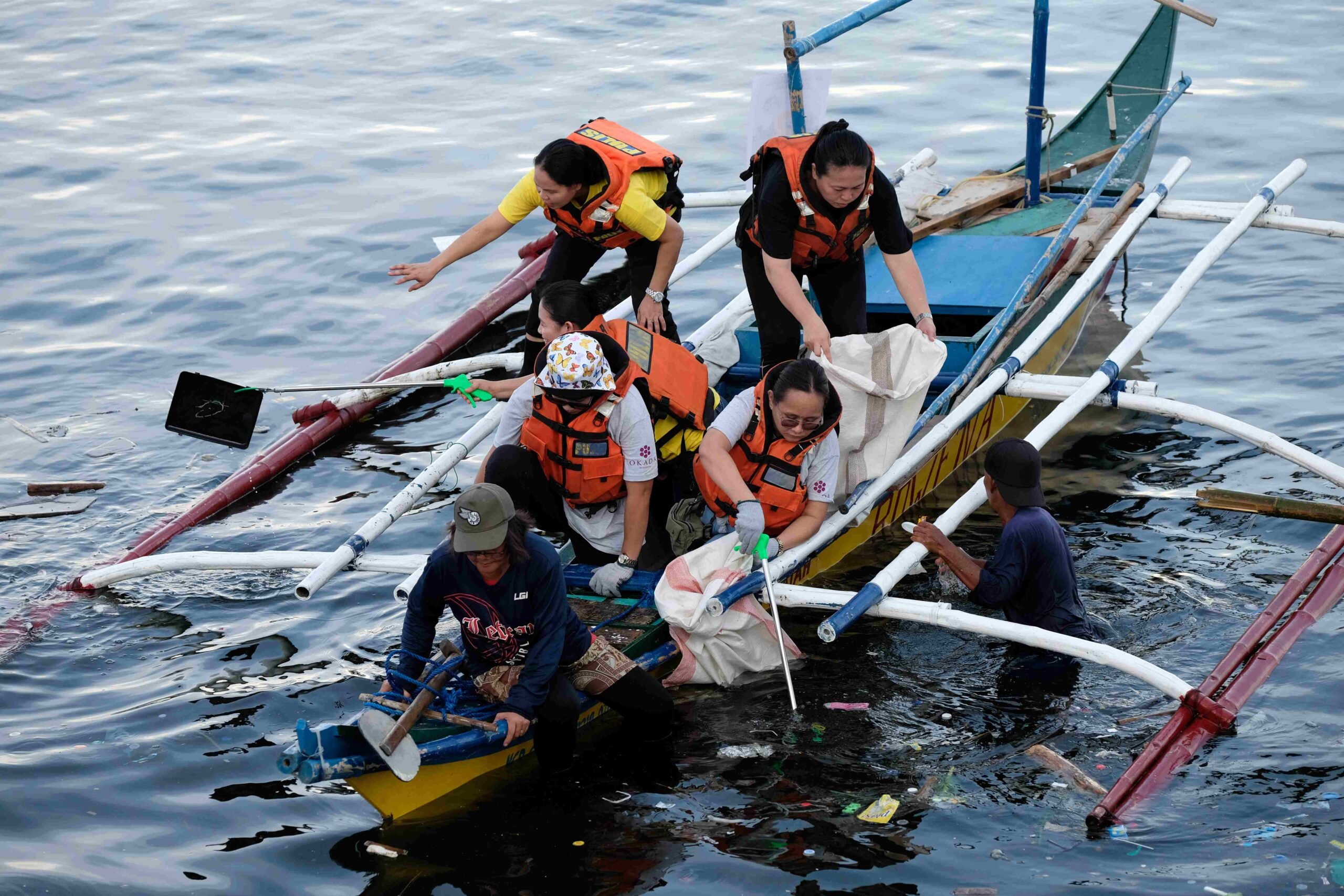 Okada Manila joins coastal  cleanup, donation drive