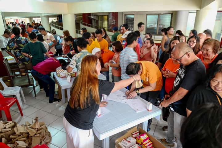 PAGCOR donates medicines to PUP