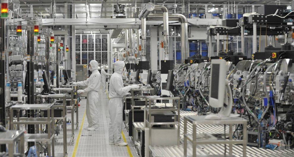 Global supply chain shocks and fears about the United States' reliance on China for strategic resources are boosting investment in the growing semiconductor industry in Vietnam. (AFP FILE PHOTO)
