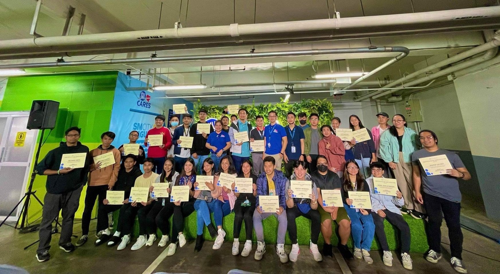 University of the Cordillera College of Engineering and Architecture students, together with SM representatives, at the completion of the Sustainability Tour.
(PHOTOGRAPHS COURTESY OF SM)