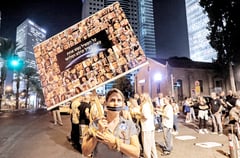Israelis set foot on Gaza