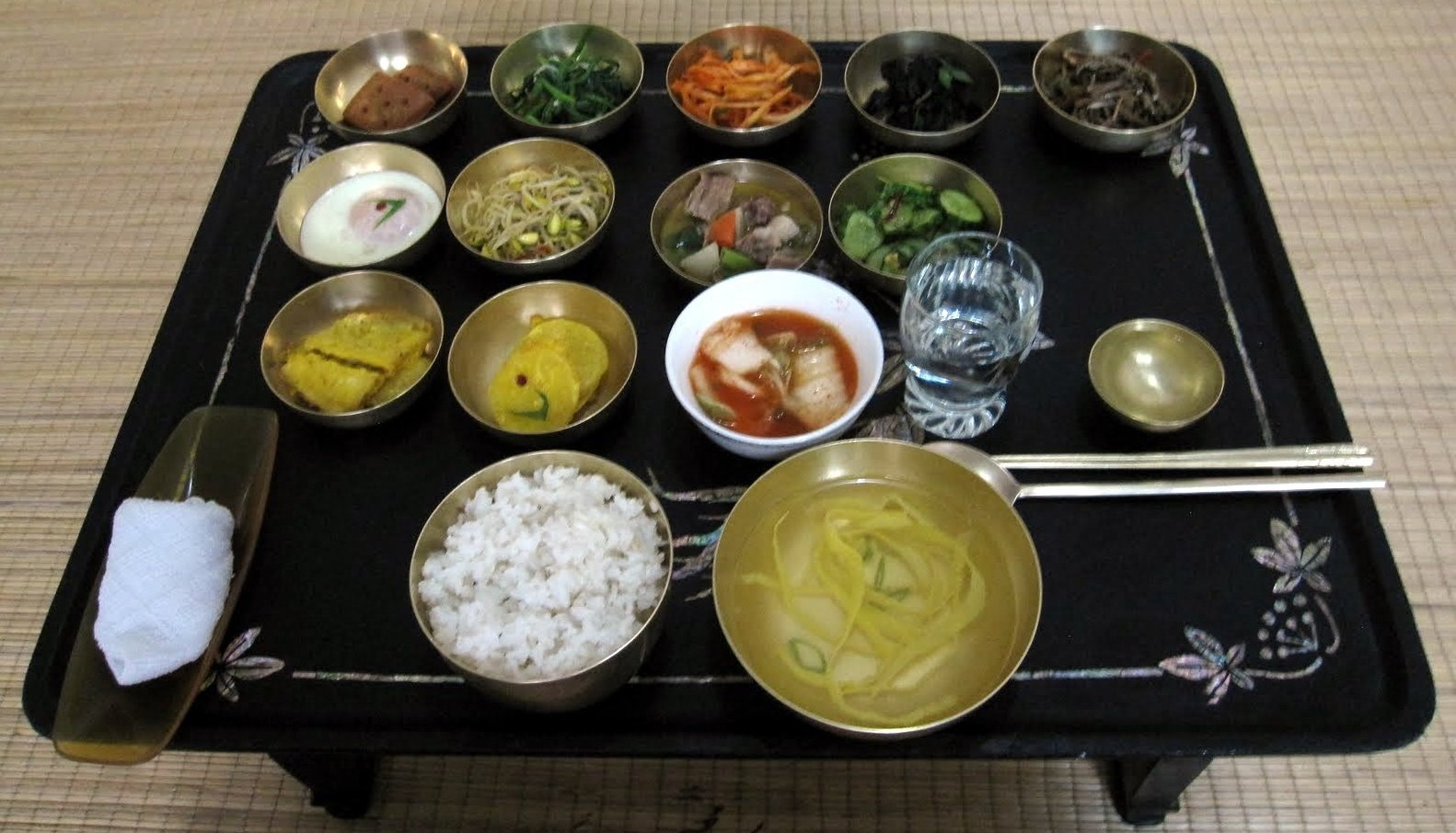 Korean divide spills into cuisine
