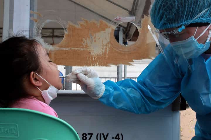 COVID tests are still being conducted in the Philippines, although the virus that originated in Wuhan, China in 2019 is already being treated by many like the common cold. | Daily Tribune file photo