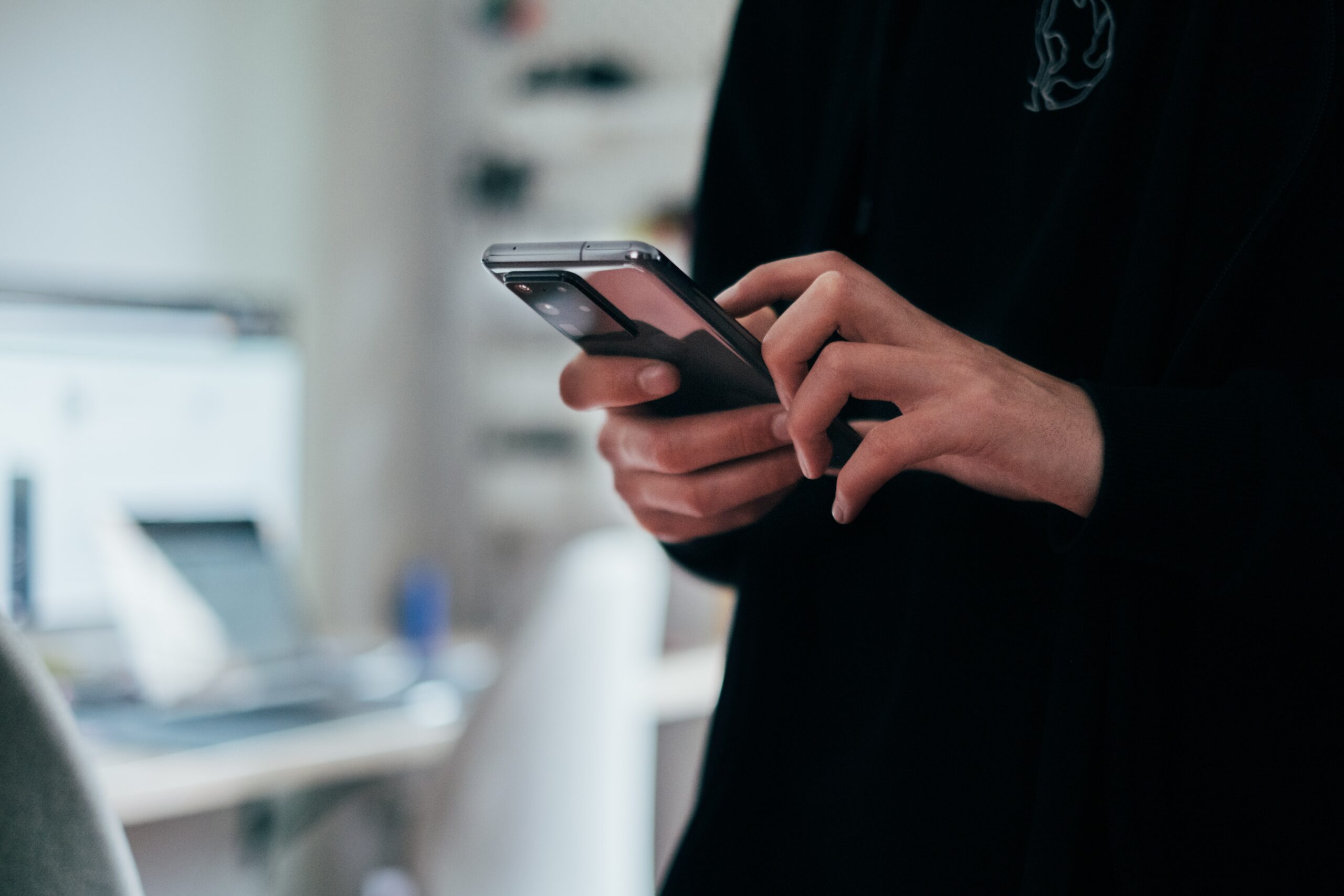 Smartphone sales sag globally: market tracker