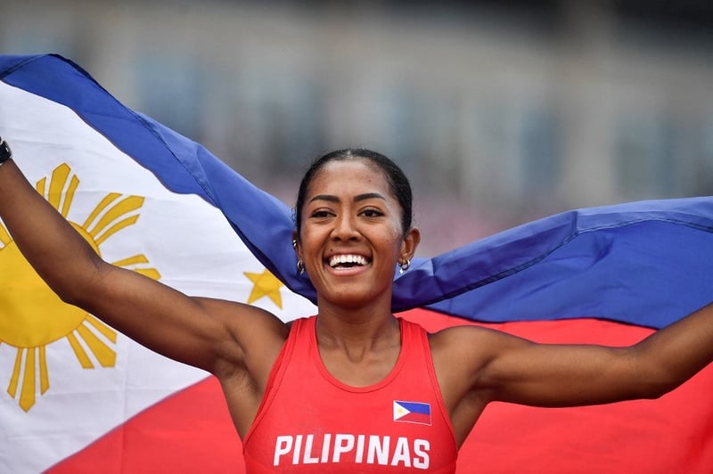 Hoffman, Brown make 400m hurdles’ finals