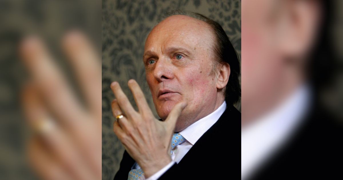 (FILES) This file photo taken on 5 October 2005 shows Czech conductor Zdenek Macal addressing journalists at Prague's Rudolfinum concert hall. (Photo by Michal CIZEK / AFP)
