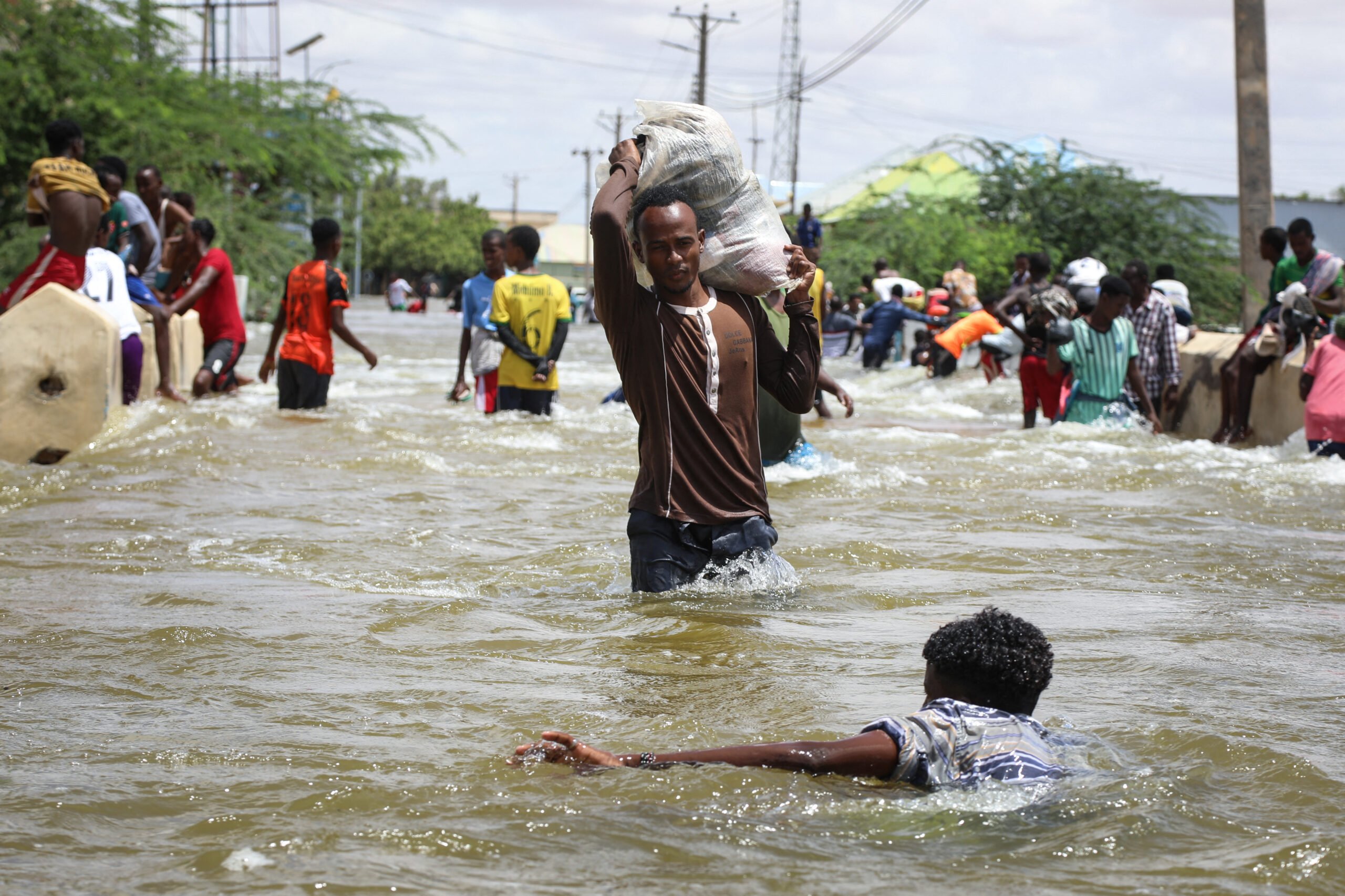 Flooding in Somalia displaces 500,000 people: minister