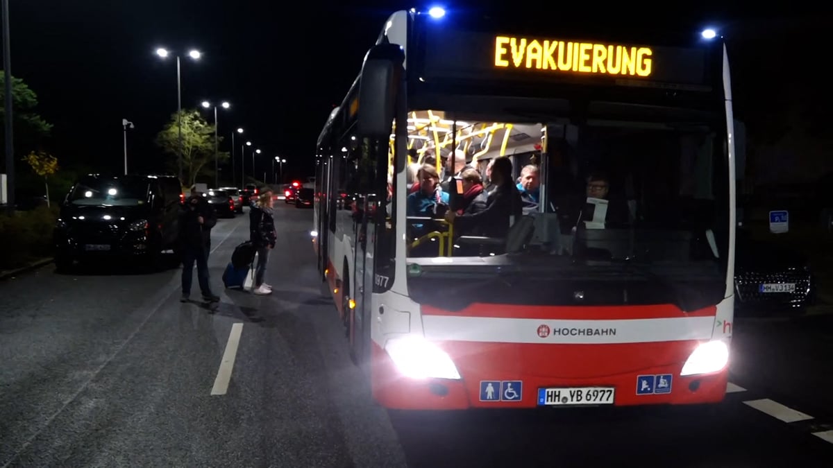 Hamburg airport hostage-taker gives himself up