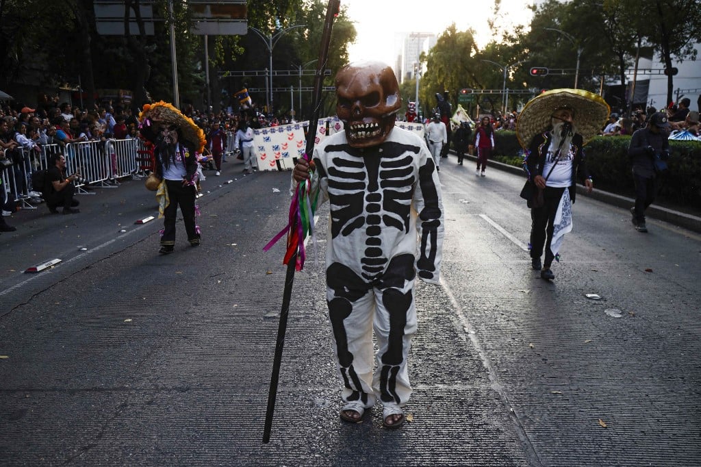 Thousands flock to Day of the Dead parade in Mexico City