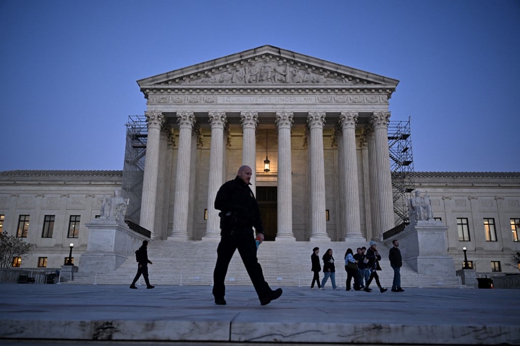 High Court tackles case vs public funding of religious schools