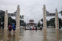 Thousands of homes underwater after floods hit Vietnam