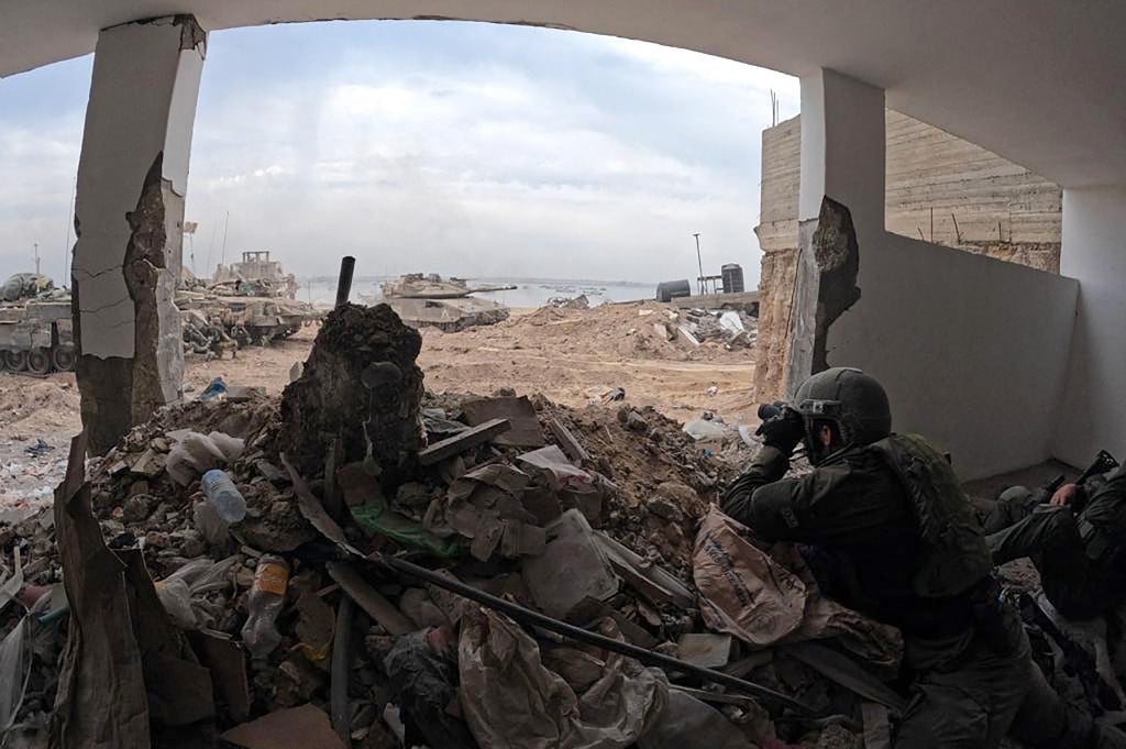 Israel takes Gaza port, battles Hamas fighters