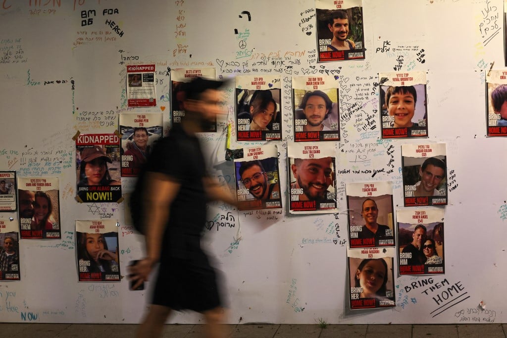 Israel and Hamas agree truce, hostages for prisoners swap