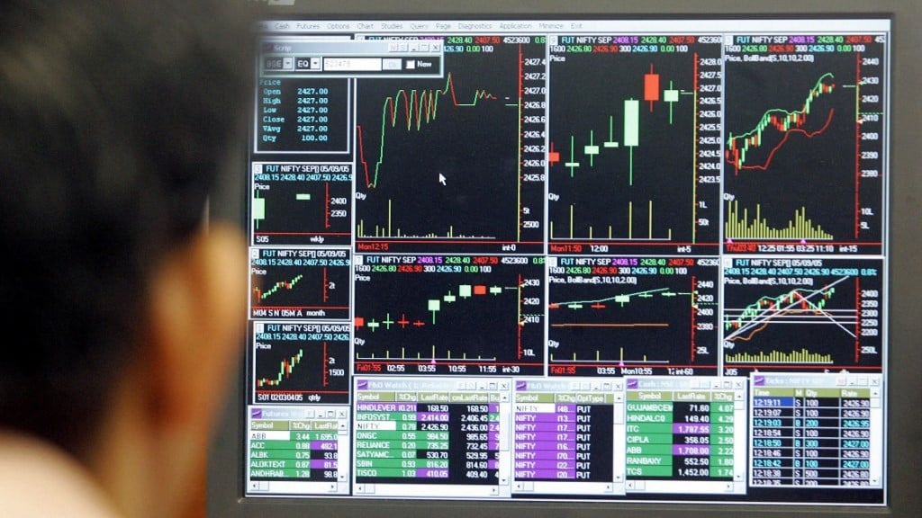 US, European stocks extend gains on interest rate outlook
