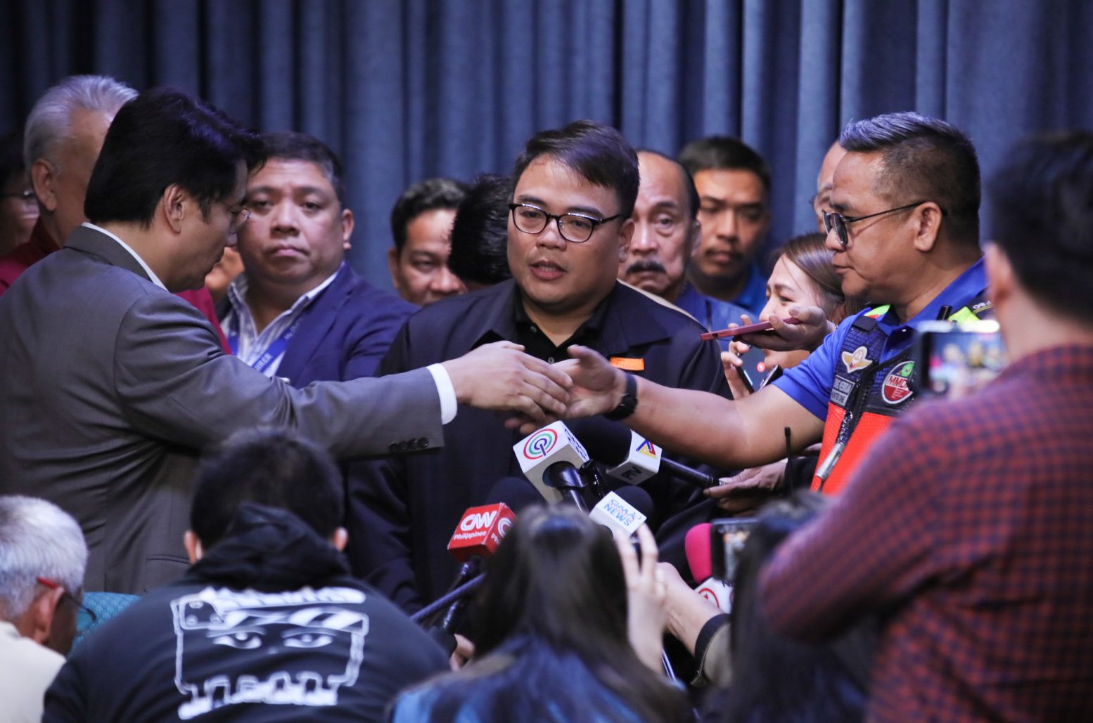 Is Sen. Revilla EDSA bus lane violator?