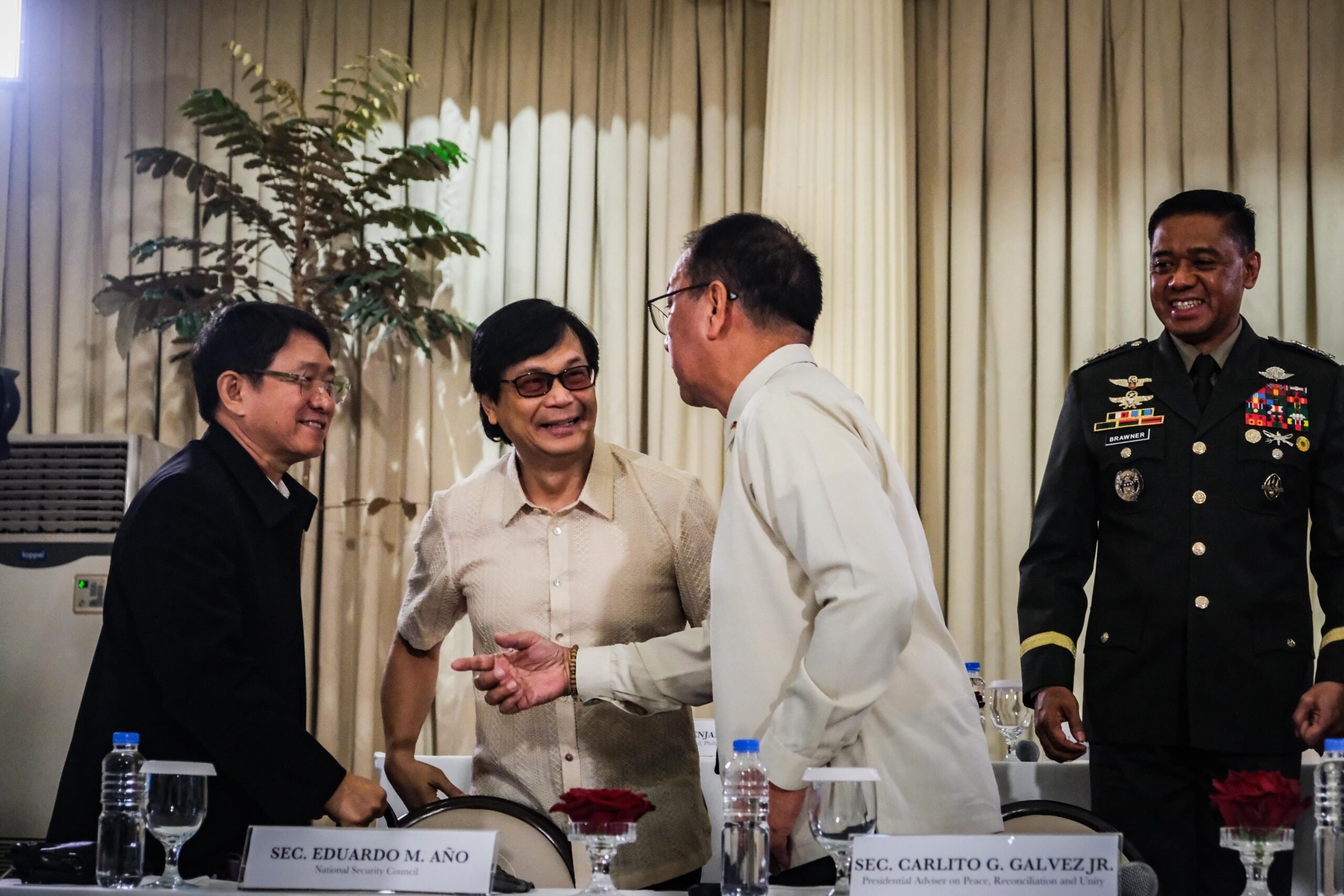 Secretary Galvez of OPAPRU announces that the Philippine government and the National Democratic Front (NDF) have agreed to "a principled and peaceful resolution of the armed conflict" during a press briefing with Members of the Peace and Security Cluster on Tuesday, 28 November 2023 at the Kalayaan Hall of Malacañang Palace. Present during the press briefing are PNP Chief PGen Benjamin Acorda, AFP Chief Gen. Romeo Brawner, Jr., DSWD Secretary Rex Gatchalian, NEDA Sec. Arsenio Balisacan, DILG Sec. Benjamin Abalos Jr., National Security Adviser Sec. Eduardo Año, Sec. Carlito Galvez Jr., Defense Secretary Sec. Gilberto Teodoro, Jr., and Executive Secretary Lucas Bersamin. | 📷 Yummie Dingding/ PPA POOL