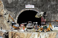 Indian rescuers race against time