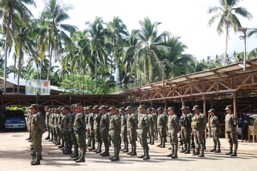 45 ex-rebels finish ‘derad’ program in Surigao Norte