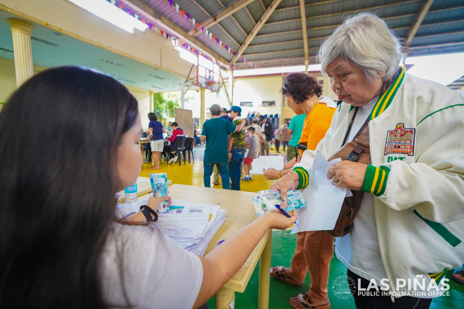 Las Piñas holds social pension cash payout for senior citizens