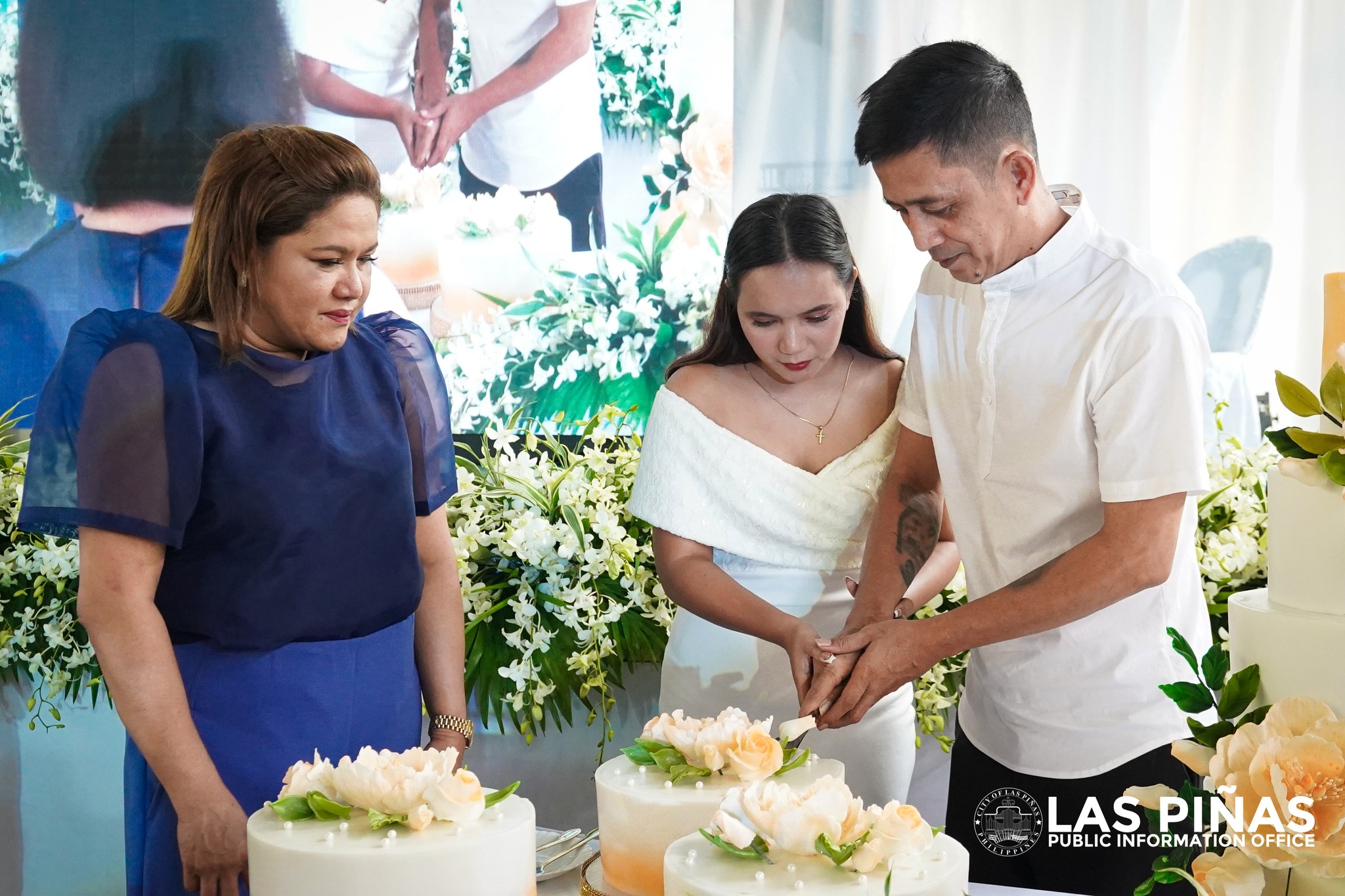 Love in air at Las Piñas mass wedding
